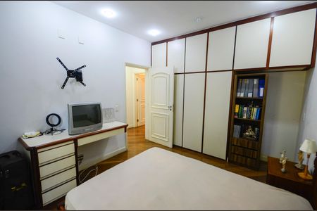 Apartamento à venda com 340m², 4 quartos e 3 vagas Apartamento à venda com 340m², 4 quartos e 3 vagasQuarto 1