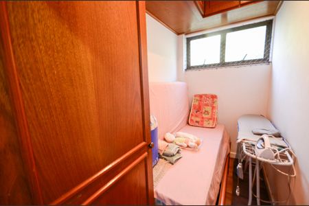 Apartamento à venda com 340m², 4 quartos e 3 vagas Apartamento à venda com 340m², 4 quartos e 3 vagasQuarto de Serviço