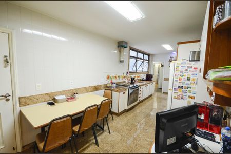 Apartamento à venda com 340m², 4 quartos e 3 vagas Apartamento à venda com 340m², 4 quartos e 3 vagasCozinha