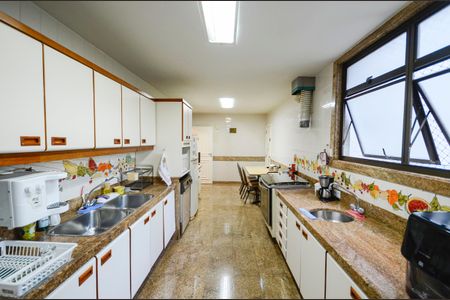 Apartamento à venda com 340m², 4 quartos e 3 vagas Apartamento à venda com 340m², 4 quartos e 3 vagasCozinha