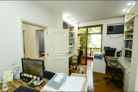 Apartamento à venda com 340m², 4 quartos e 3 vagas Apartamento à venda com 340m², 4 quartos e 3 vagasQuarto 2