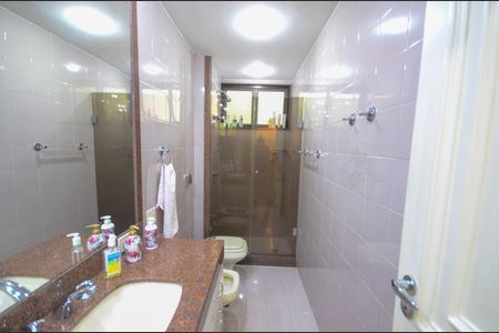 Apartamento à venda com 340m², 4 quartos e 3 vagas Apartamento à venda com 340m², 4 quartos e 3 vagasBanheiro Social