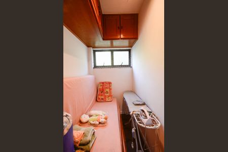 Apartamento à venda com 340m², 4 quartos e 3 vagas Apartamento à venda com 340m², 4 quartos e 3 vagasQuarto de Serviço