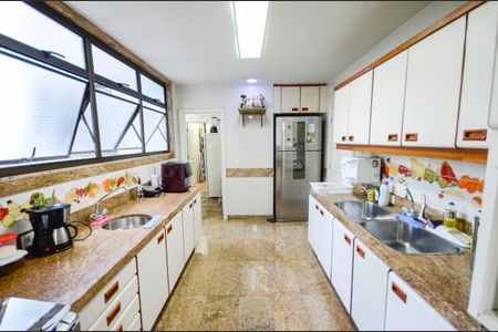 Apartamento à venda com 340m², 4 quartos e 3 vagas Apartamento à venda com 340m², 4 quartos e 3 vagasCozinha