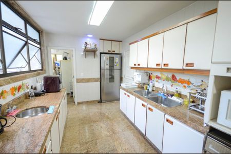 Apartamento à venda com 340m², 4 quartos e 3 vagas Apartamento à venda com 340m², 4 quartos e 3 vagasCozinha