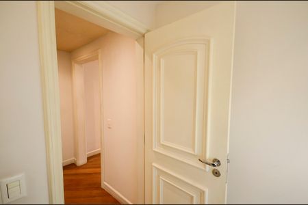 Apartamento à venda com 340m², 4 quartos e 3 vagas Apartamento à venda com 340m², 4 quartos e 3 vagasLavabo