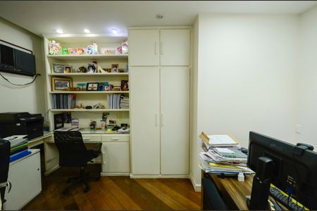 Apartamento à venda com 340m², 4 quartos e 3 vagas Apartamento à venda com 340m², 4 quartos e 3 vagasQuarto 2