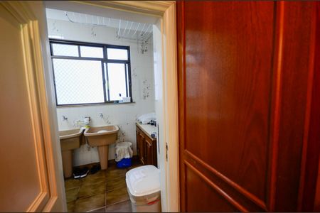 Apartamento à venda com 340m², 4 quartos e 3 vagas Apartamento à venda com 340m², 4 quartos e 3 vagasQuarto de Serviço