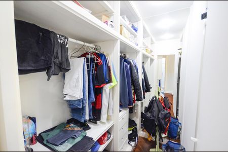 Apartamento à venda com 340m², 4 quartos e 3 vagas Apartamento à venda com 340m², 4 quartos e 3 vagasCloset da Suíte 1