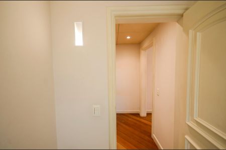 Apartamento à venda com 340m², 4 quartos e 3 vagas Apartamento à venda com 340m², 4 quartos e 3 vagasLavabo