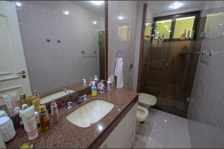 Apartamento à venda com 340m², 4 quartos e 3 vagas Apartamento à venda com 340m², 4 quartos e 3 vagasBanheiro Social