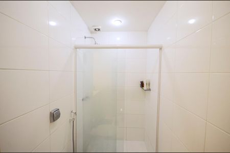 Apartamento à venda com 340m², 4 quartos e 3 vagas Apartamento à venda com 340m², 4 quartos e 3 vagasBanheiro da Suíte 1