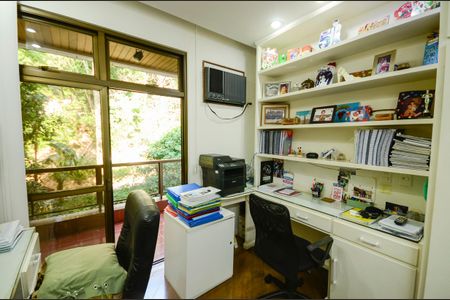 Apartamento à venda com 340m², 4 quartos e 3 vagas Apartamento à venda com 340m², 4 quartos e 3 vagasQuarto 2