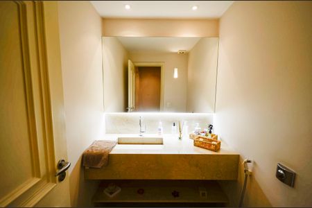 Apartamento à venda com 340m², 4 quartos e 3 vagas Apartamento à venda com 340m², 4 quartos e 3 vagasLavabo