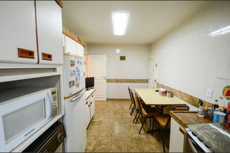 Apartamento à venda com 340m², 4 quartos e 3 vagas Apartamento à venda com 340m², 4 quartos e 3 vagasCozinha