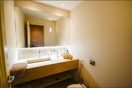 Apartamento à venda com 340m², 4 quartos e 3 vagas Apartamento à venda com 340m², 4 quartos e 3 vagasLavabo