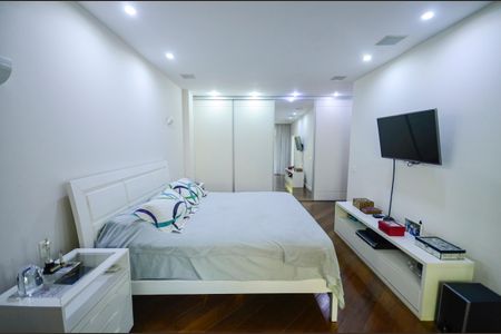 Apartamento à venda com 340m², 4 quartos e 3 vagas Apartamento à venda com 340m², 4 quartos e 3 vagasSuíte 2