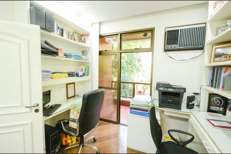 Apartamento à venda com 340m², 4 quartos e 3 vagas Apartamento à venda com 340m², 4 quartos e 3 vagasQuarto 2