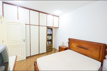 Apartamento à venda com 340m², 4 quartos e 3 vagas Apartamento à venda com 340m², 4 quartos e 3 vagasQuarto 1