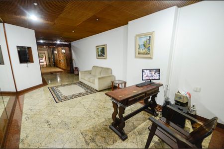 Apartamento à venda com 340m², 4 quartos e 3 vagas Apartamento à venda com 340m², 4 quartos e 3 vagasHall