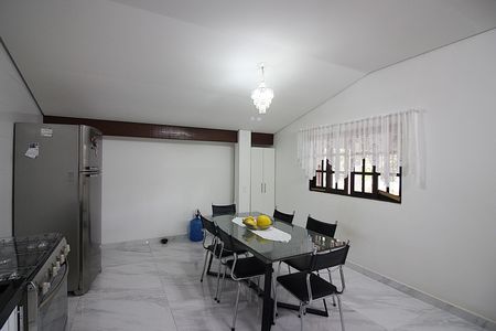 Casa à venda com 454m², 4 quartos e 4 vagasCozinha