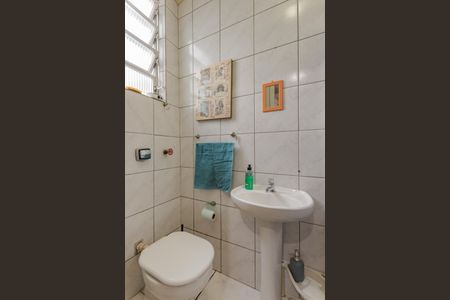 Apartamento à venda com 104m², 2 quartos e sem vaga Apartamento à venda com 104m², 2 quartos e sem vagaBanheiro de Serviço