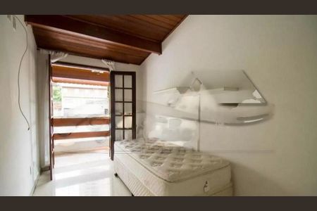 Casa à venda com 5 quartos, 200m² em Vila Gumercindo, São Paulo