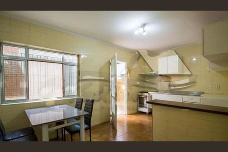 Casa à venda com 5 quartos, 200m² em Vila Gumercindo, São Paulo