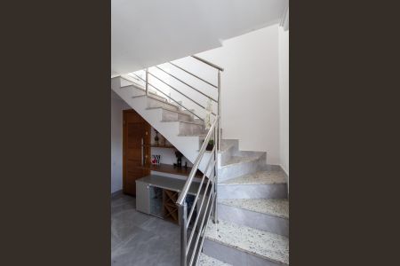 Apartamento à venda com 120m², 3 quartos e 3 vagas Apartamento à venda com 120m², 3 quartos e 3 vagasEscada