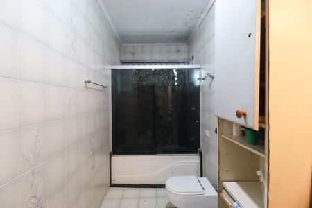 Casa à venda com 176m², 3 quartos e 3 vagas Casa à venda com 176m², 3 quartos e 3 vagasBanheiro da suíte