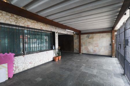 Casa à venda com 176m², 3 quartos e 3 vagas Casa à venda com 176m², 3 quartos e 3 vagasGaragem