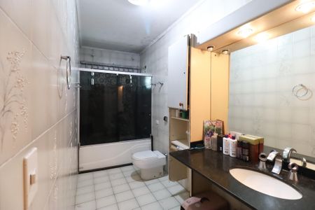 Casa à venda com 176m², 3 quartos e 3 vagas Casa à venda com 176m², 3 quartos e 3 vagasBanheiro da suíte