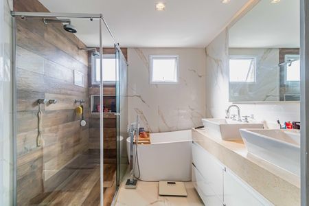 Apartamento à venda com 380m², 5 quartos e 3 vagasSuite 01 - Banheiro