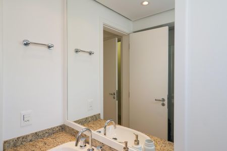 Apartamento à venda com 177m², 3 quartos e 3 vagas Apartamento à venda com 177m², 3 quartos e 3 vagasBanheiro da Suíte 2