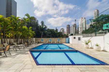 Apartamento à venda com 177m², 3 quartos e 3 vagas Apartamento à venda com 177m², 3 quartos e 3 vagasÁrea comum - Piscina
