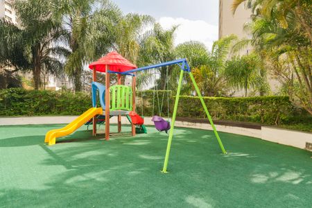 Apartamento à venda com 177m², 3 quartos e 3 vagas Apartamento à venda com 177m², 3 quartos e 3 vagasÁrea comum - Playground