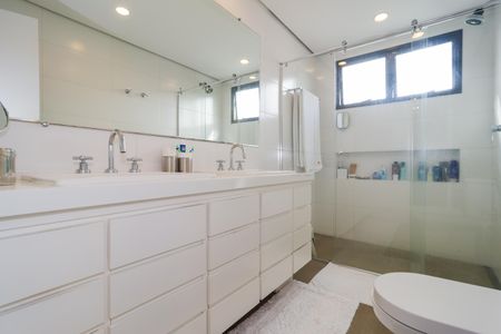 Apartamento à venda com 177m², 3 quartos e 3 vagas Apartamento à venda com 177m², 3 quartos e 3 vagasBanheiro da Suíte 1