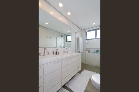 Apartamento à venda com 177m², 3 quartos e 3 vagas Apartamento à venda com 177m², 3 quartos e 3 vagasBanheiro da Suíte 1