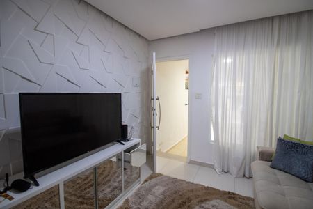 Casa à venda com 103m², 2 quartos e 2 vagas Casa à venda com 103m², 2 quartos e 2 vagasSala