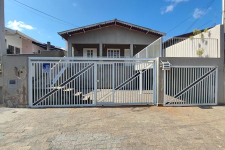 Casa à venda com 110m², 3 quartos e 3 vagasFachada