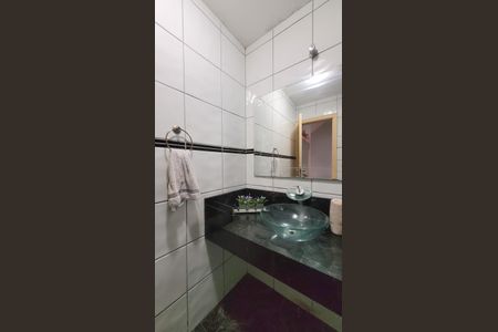 Casa à venda com 273m², 3 quartos e 3 vagas Casa à venda com 273m², 3 quartos e 3 vagasBanheiro Social