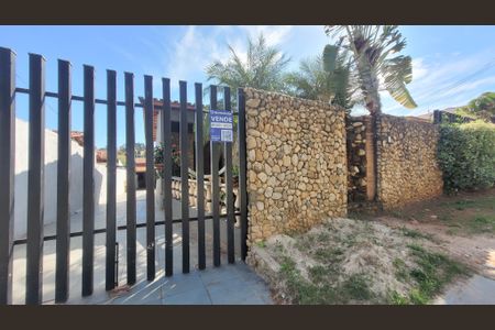 Casa à venda com 273m², 3 quartos e 3 vagas Casa à venda com 273m², 3 quartos e 3 vagasPlaquinha