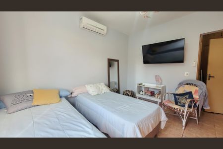 Casa à venda com 273m², 3 quartos e 3 vagas Casa à venda com 273m², 3 quartos e 3 vagasSuite