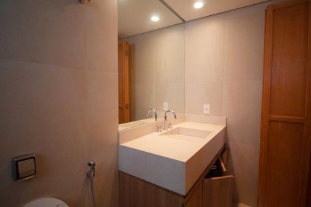 Apartamento à venda com 144m², 2 quartos e 2 vagas Apartamento à venda com 144m², 2 quartos e 2 vagasBanheiro 2