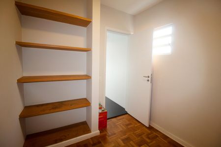 Apartamento à venda com 144m², 2 quartos e 2 vagas Apartamento à venda com 144m², 2 quartos e 2 vagasQuarto de Serviço