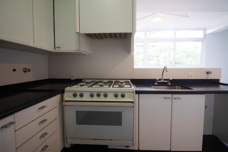 Apartamento à venda com 144m², 2 quartos e 2 vagas Apartamento à venda com 144m², 2 quartos e 2 vagasCozinha