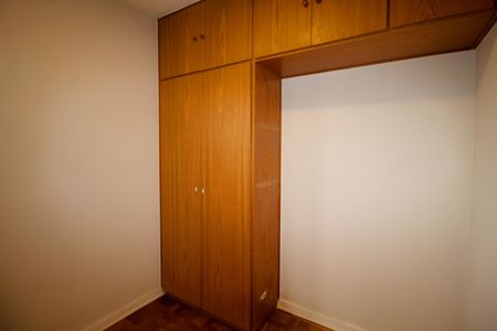 Apartamento à venda com 144m², 2 quartos e 2 vagas Apartamento à venda com 144m², 2 quartos e 2 vagasQuarto de Serviço