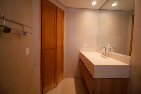 Apartamento à venda com 144m², 2 quartos e 2 vagas Apartamento à venda com 144m², 2 quartos e 2 vagasBanheiro 2