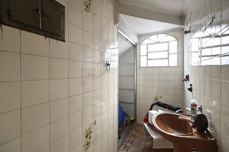 Casa à venda com 176m², 3 quartos e 3 vagasBanheiro 2