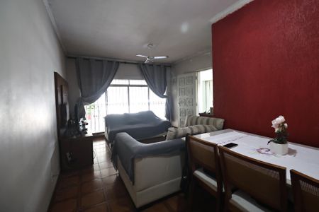 Casa à venda com 176m², 3 quartos e 3 vagasSala